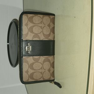 Coach zippy canvas and leather wallet NWOT